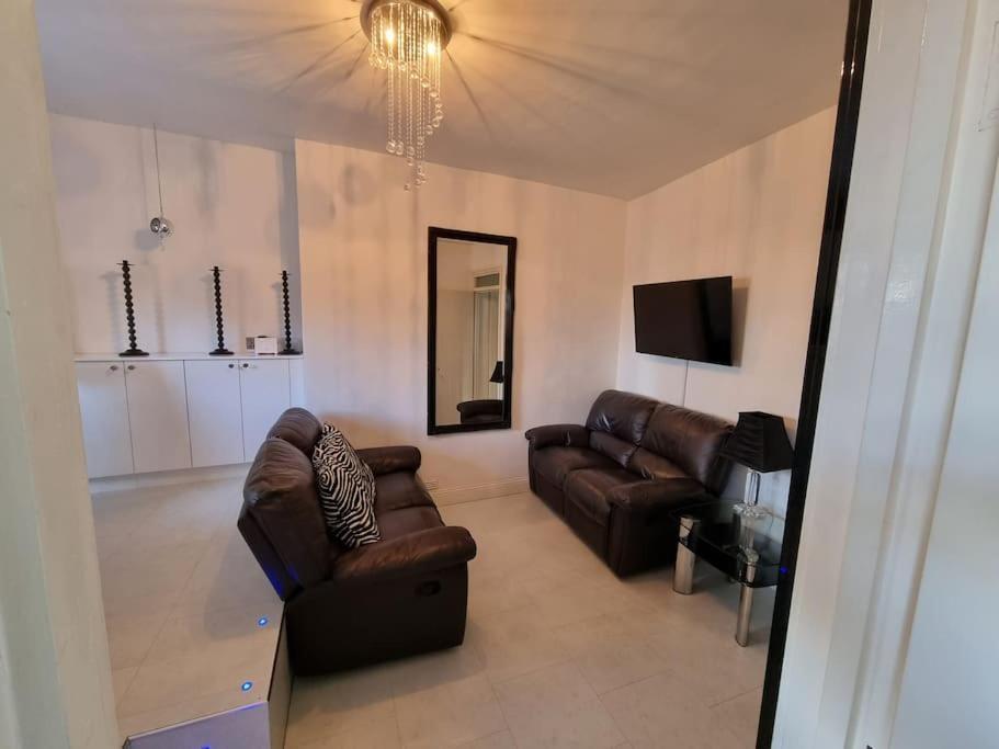 Beautiful Apartment In The Heart Of Rochester Rochester  Exterior photo