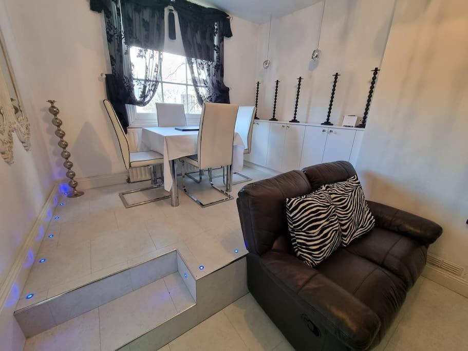 Beautiful Apartment In The Heart Of Rochester Rochester  Exterior photo